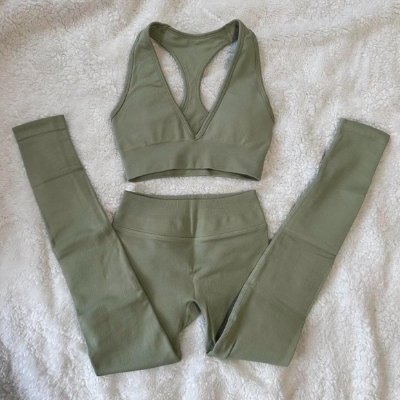 Crop Shop Boutique CSB x Isabelle Mathers Seamless Collection Set in Pistachio - Picture 3 of 5